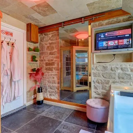 Sous Mon Toit - Sauna & Jacuzzi Apartment *